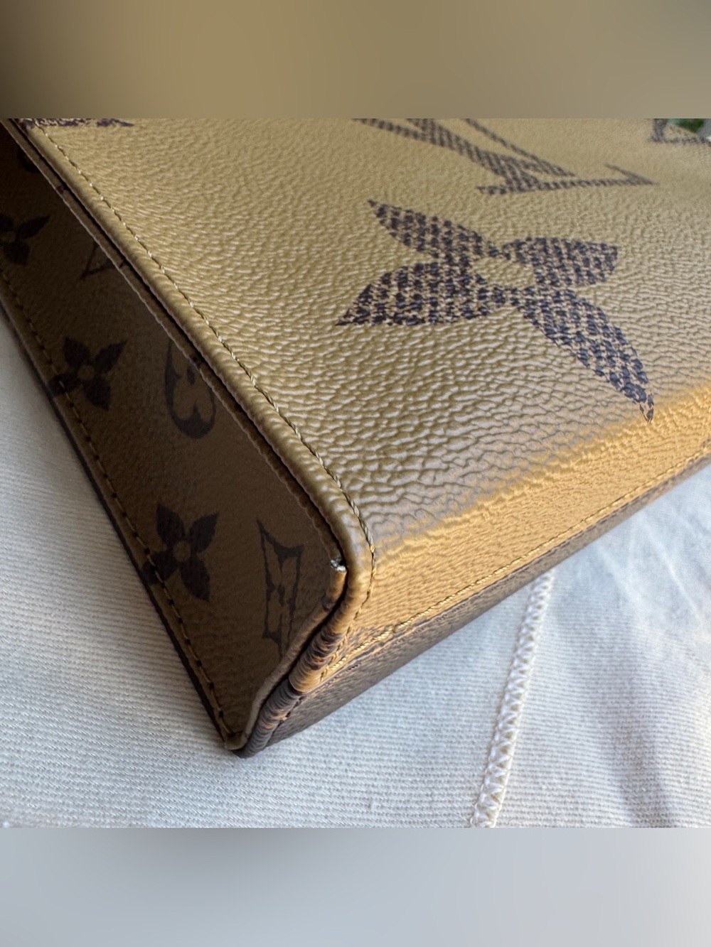 Louis Vuitton Reverse Monogram Toiletry Pouch 26 - Picture 14 of 15